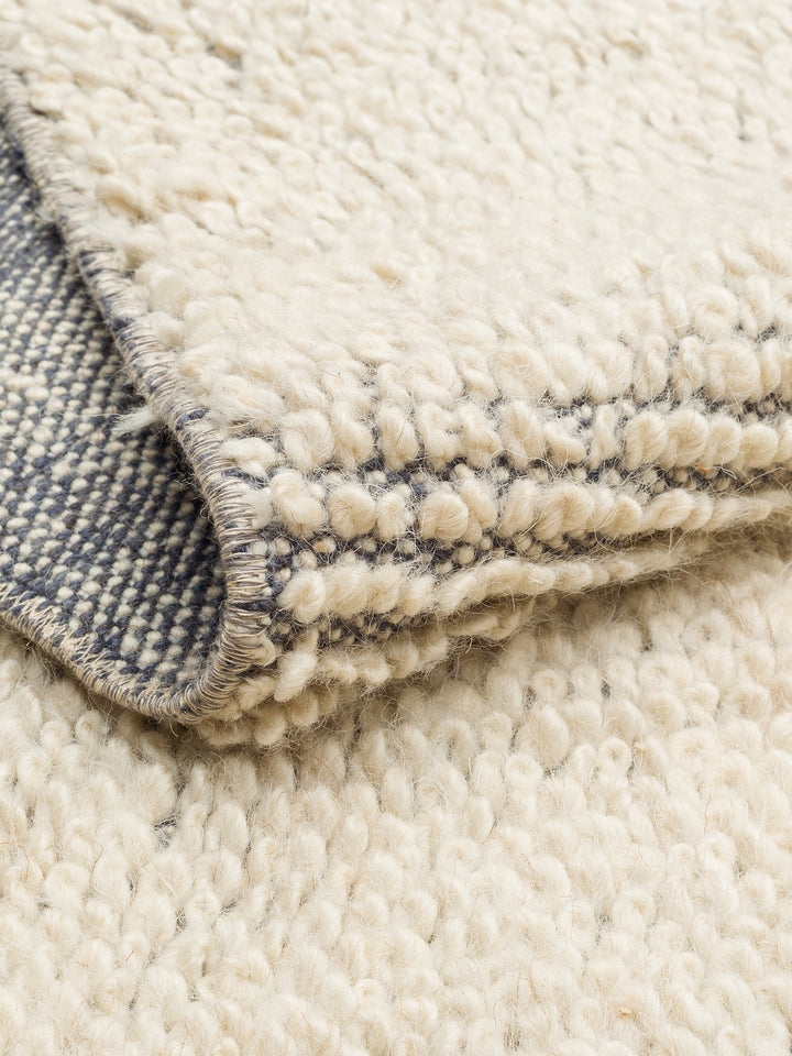 Casablanca %100 Yün El Emeği ile Üretilen Bukle Halı IVORY DENIM kıvrım detayı