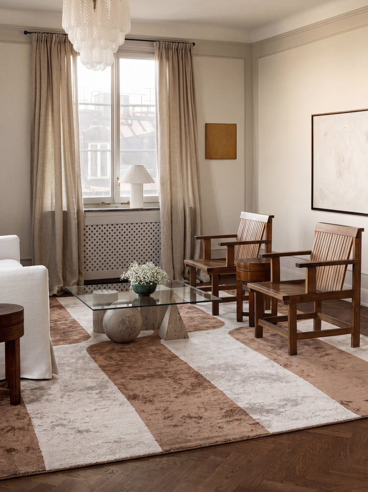 Ruggadocia Strata Cocoa Çizgili Desenli Halı mekan görünümü 1